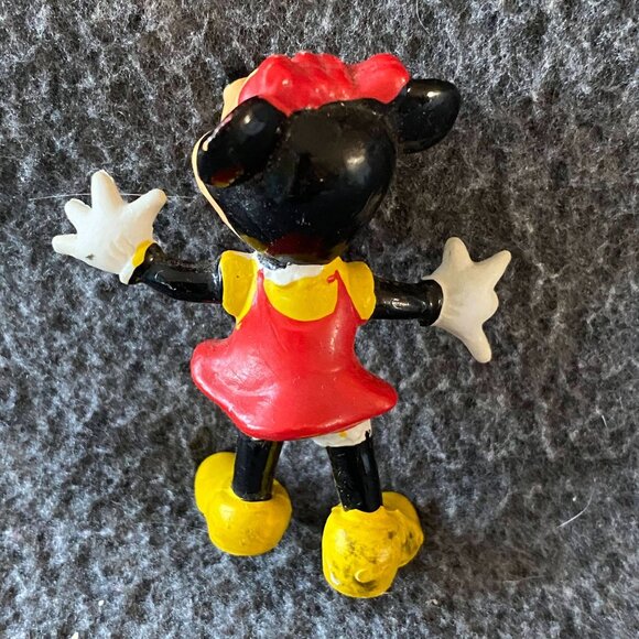 Walt Disney Production Minnie Mouse Red Yellow Shirt Pose Mini 2.5inch Figurine - Picture 2 of 3